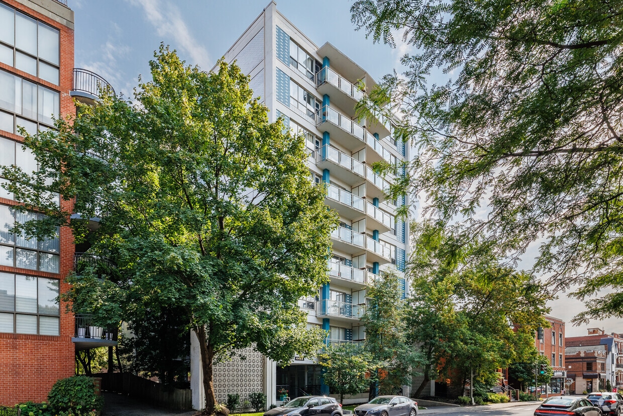 Building Photo - 4488 Rue Sainte-Catherine O