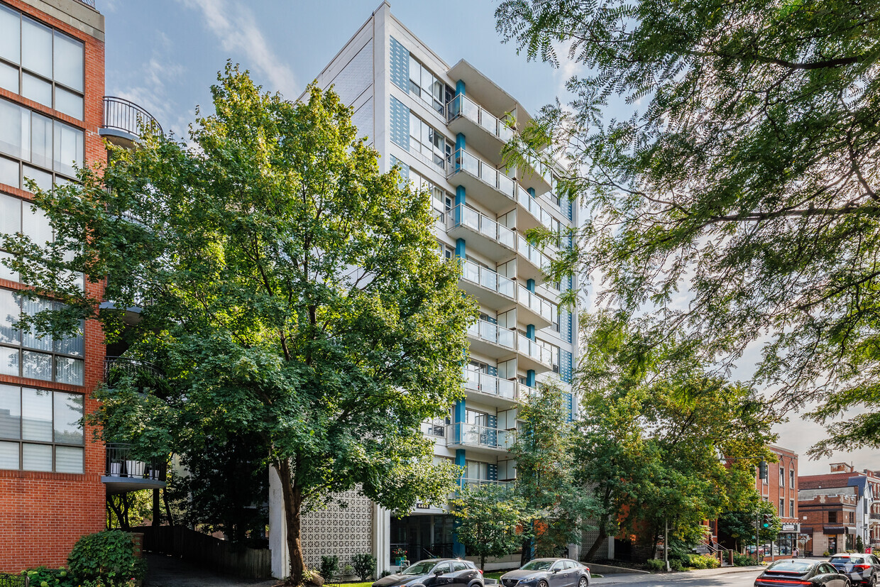 Building Photo - 4488 Rue Sainte-Catherine