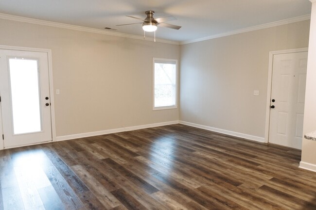 Building Photo - Laurel Ridge