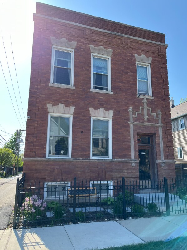 Foto del edificio - 2416 N Washtenaw Ave