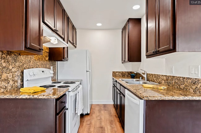 Building Photo - 4572 Nebo Dr