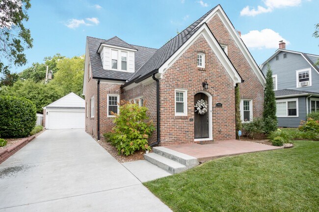 Building Photo - 337 S Terrace Dr