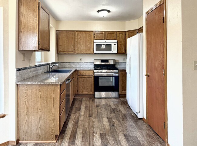 Building Photo - 5076 Austerlitz Dr