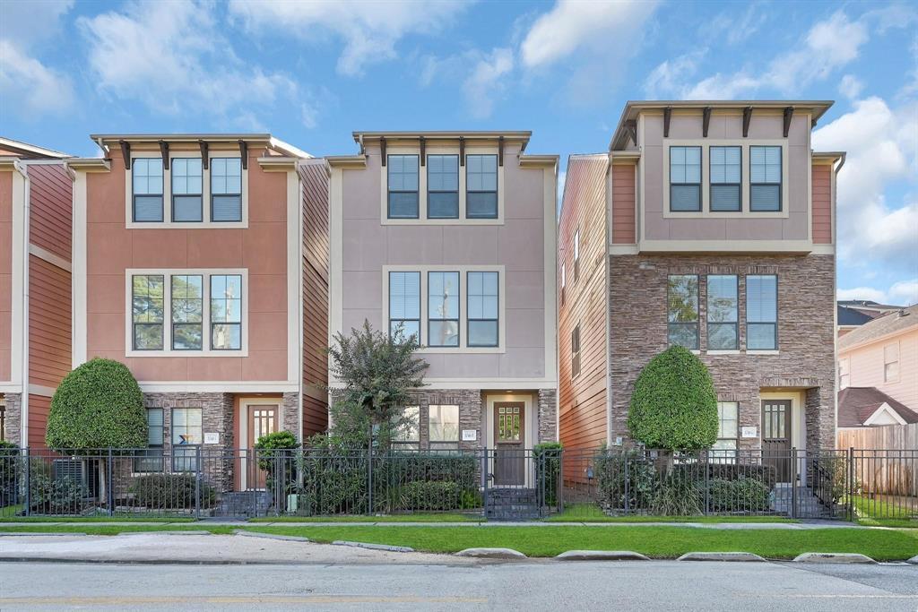 Foto principal - 1046 W 23rd St