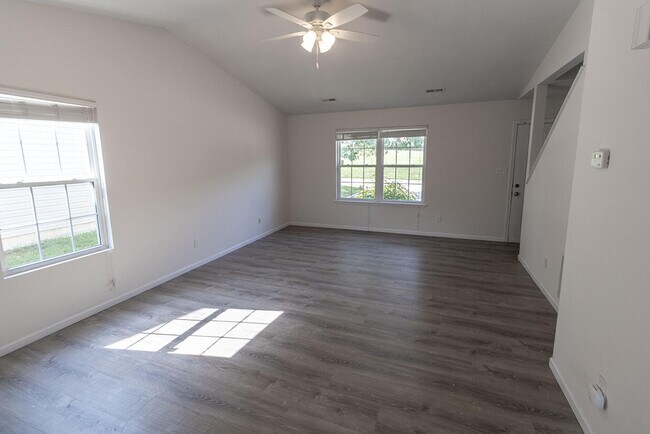 Foto del edificio - 3310 E St Charles Rd