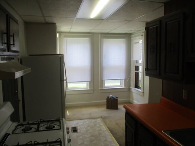 Building Photo - 922 Cameron Ave