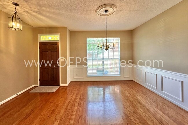 Building Photo - 4534 Parkwood Ln E