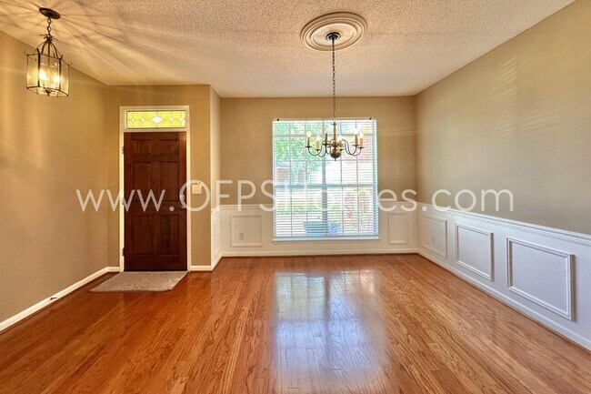Foto del edificio - 4534 Parkwood Ln E