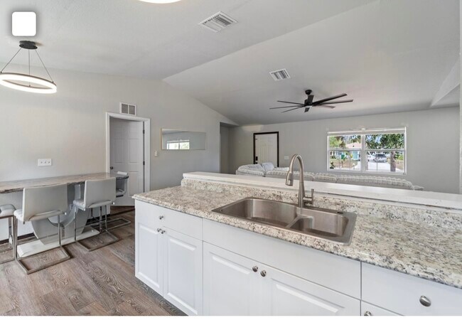 Building Photo - 5005 Squaw Ln