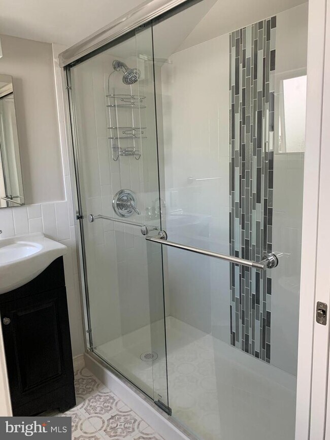 Foto del edificio - 220 Hillcrest Ave