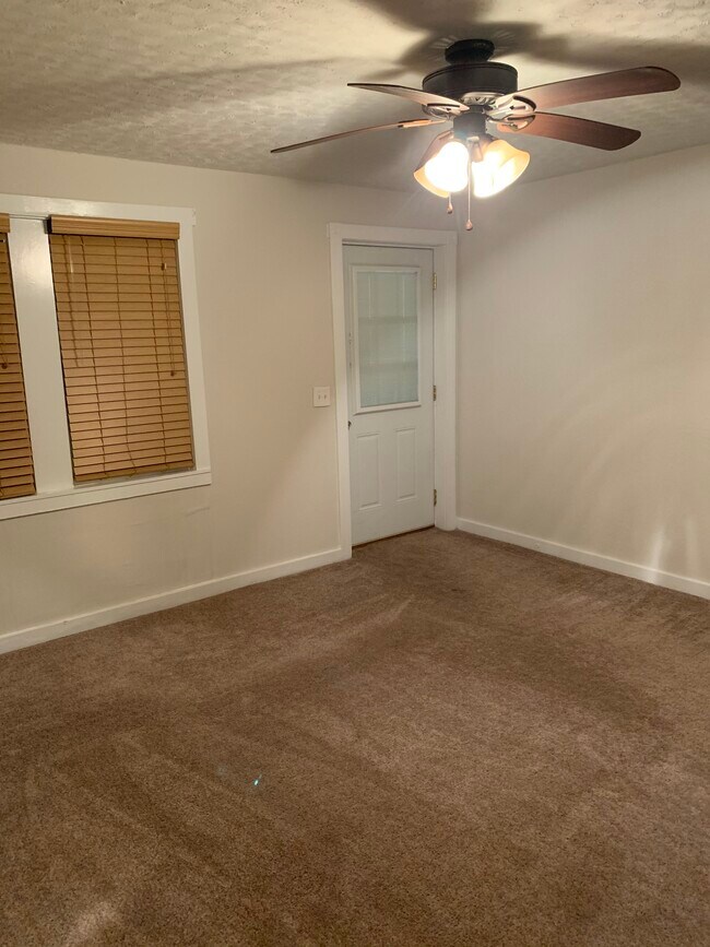 Foto del edificio - 279 Oak Dr