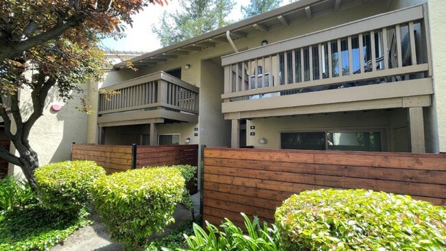 Foto del edificio - Walnut Creek! 1 bedroom 1 bathroom, Walk t...