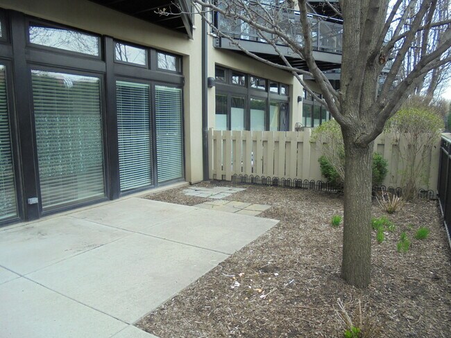 Foto del edificio - 1111 W 15th St