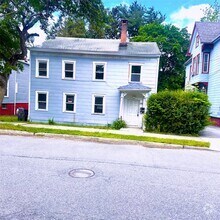 Building Photo - 122 Garden St