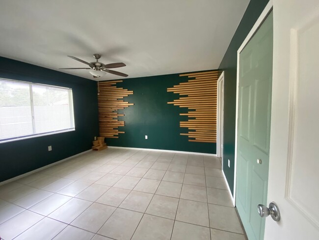 Building Photo - Welcome to this charming 2 bedroom, 2 bathroom house located in Melbourne, FL.