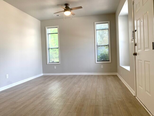 Foto del edificio - 3-Bedroom Townhome for Rent – Hampton, VA