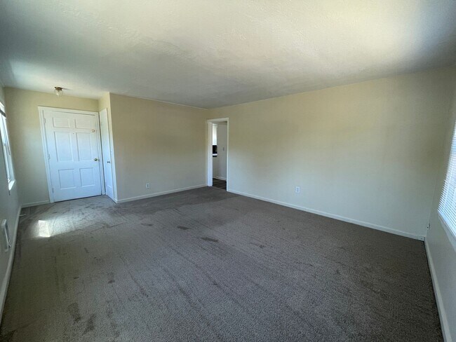 Foto del edificio - Charming Second Floor 1-Bedroom Close to Peninsula Park!