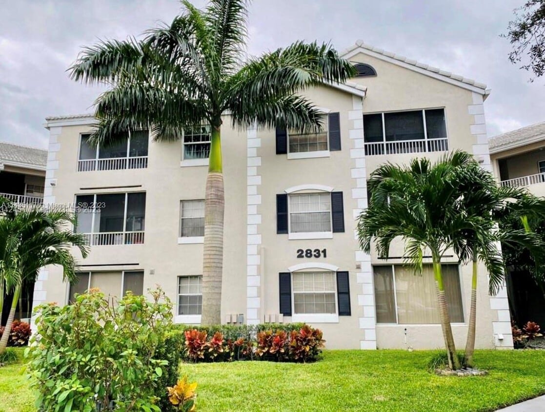 2831 N Oakland Forest Dr Unit 201, Oakland Park, FL 33309 Condo for