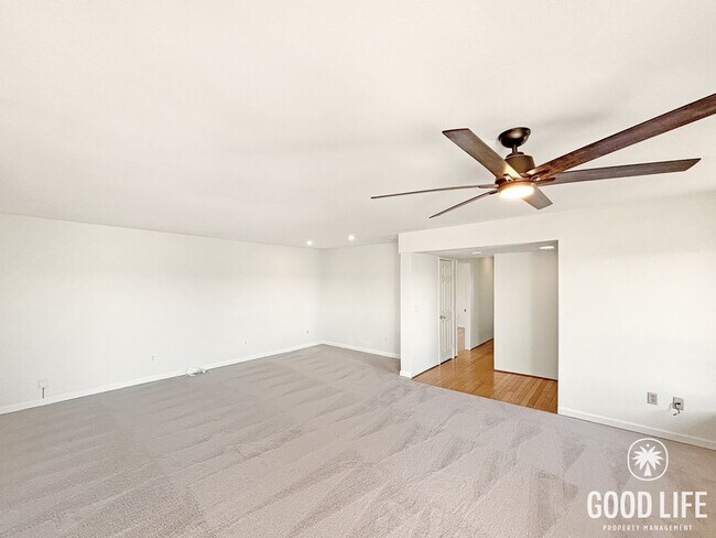 Foto del edificio - Beautiful 3BD/2BA Hillside House in El Cajon W/ Central A/C, Wrap-Around Deck, & Amazing Views!