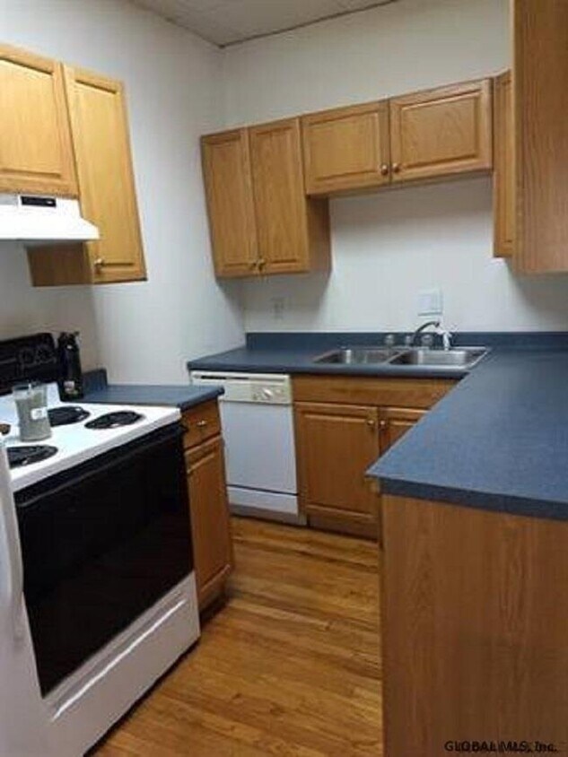 Building Photo - 378 Broadway