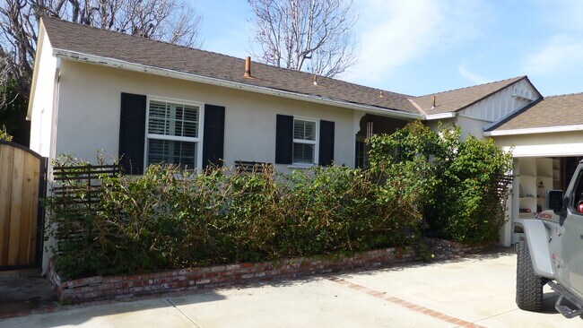 Building Photo - 6513 Hanna Ave
