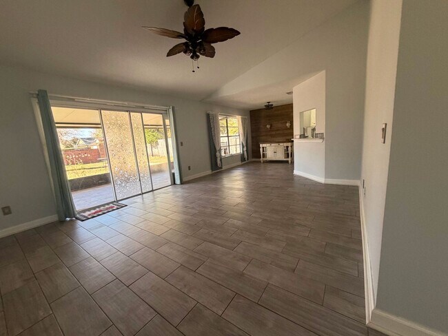 Foto del edificio - 2 Bed / 2 Bath Single Family for Rent in Oviedo, FL