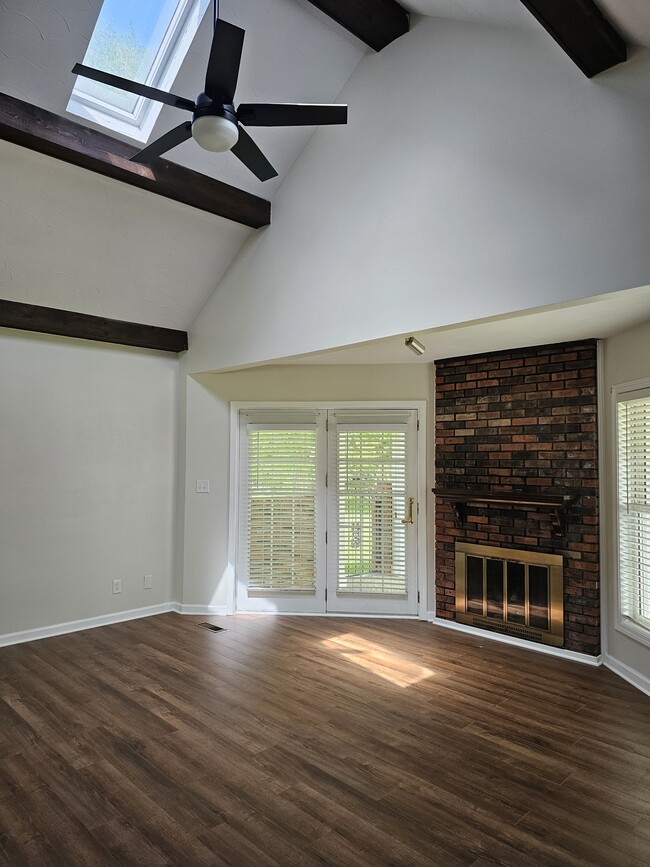 Building Photo - 121 Winding Way