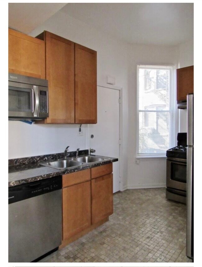 Building Photo - 770 N La Salle Dr