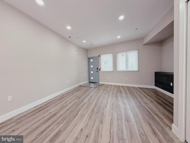 Foto del edificio - 2720 W Thompson St