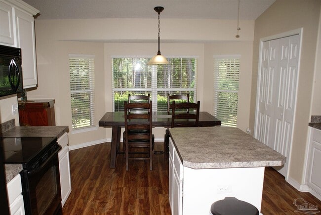 Foto del edificio - 7104 Manatee St