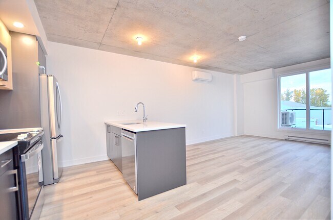 Building Photo - 1431 Av. de la Gare