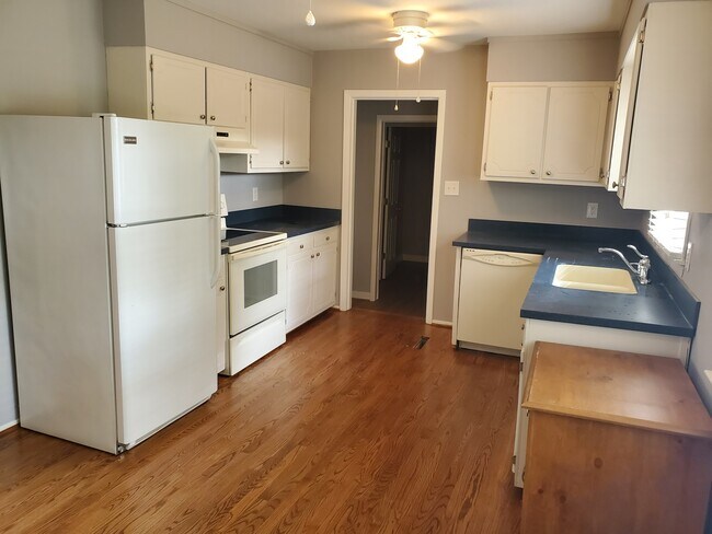 Kitchen - 1 Fontana Ct