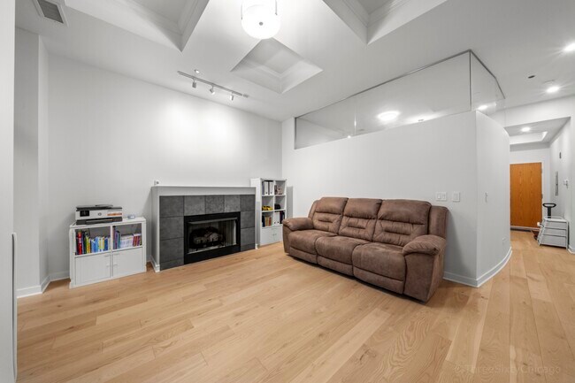 Foto del edificio - 208 W Washington St