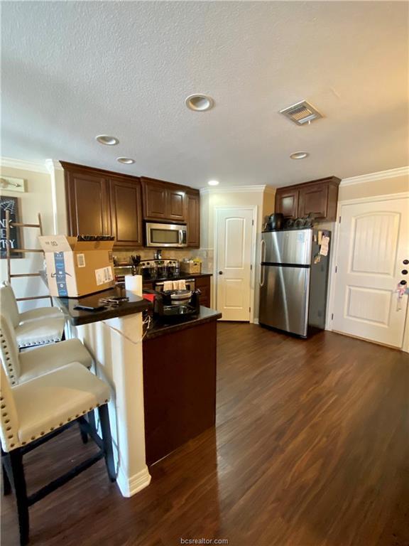 Building Photo - 811 Dominik Dr