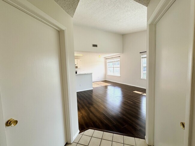 Building Photo - 2608 Grassy Point Dr