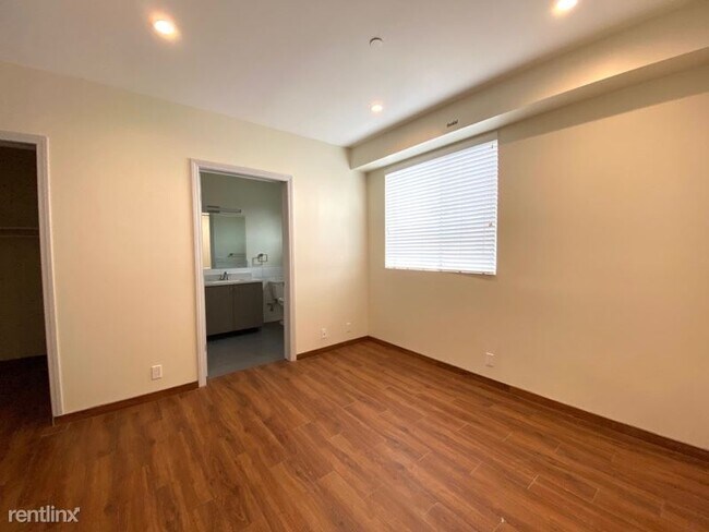 Foto del edificio - 953 N Normandie Ave