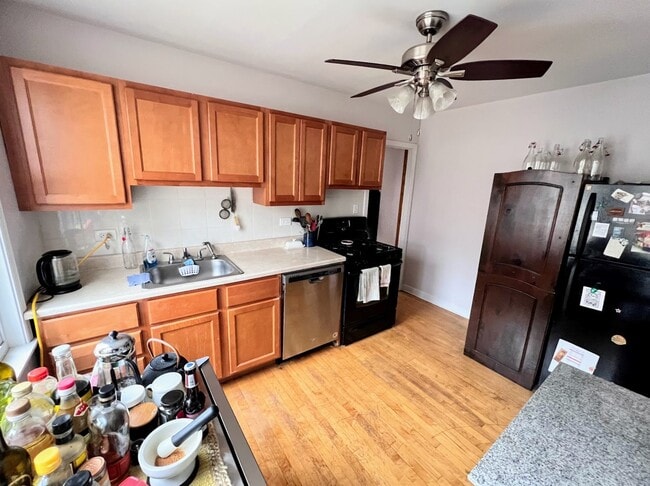 Building Photo - 4752 N Lotus Ave