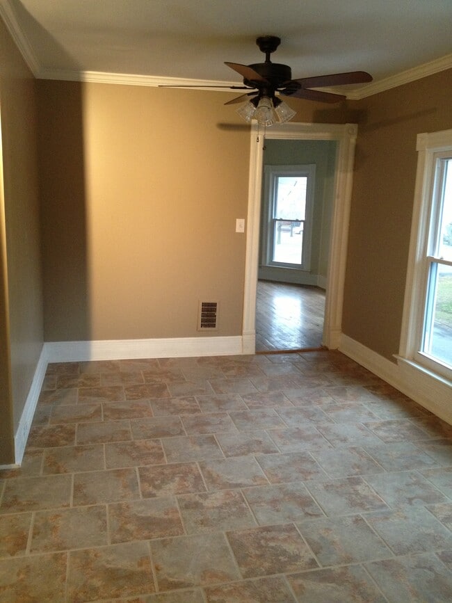 Dining room - 2990 Bowen Rd