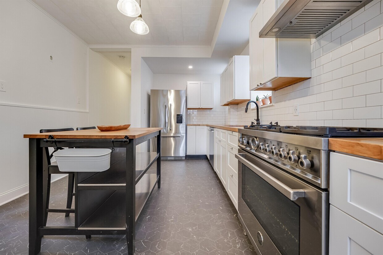 361 ster Ave, Jersey City, NJ 07307 Condo for Rent in Jersey City, NJ