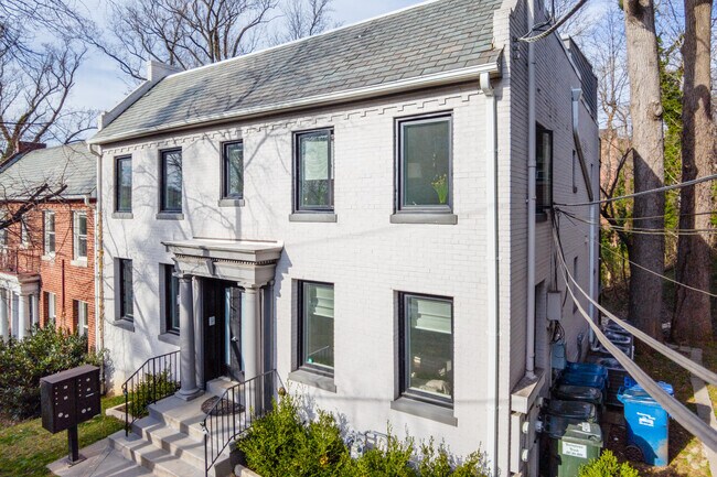 Building Photo - 2621 39th St NW
