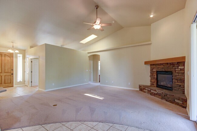 Foto del edificio - Yavapai Hills with 3 Car Garage