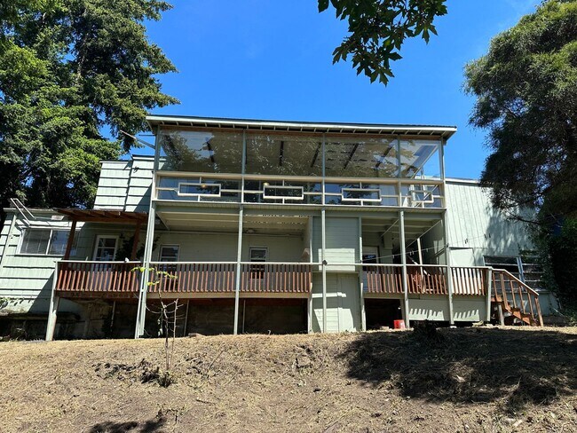 Building Photo - Salas - 1007 S 9th