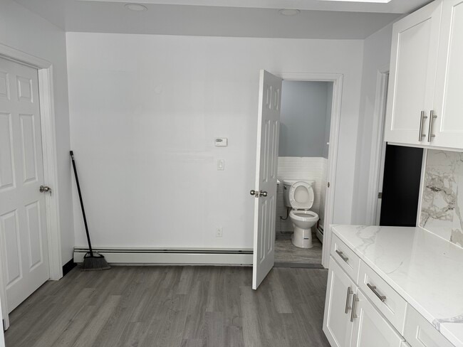 Building Photo - 16 Bailey Ave