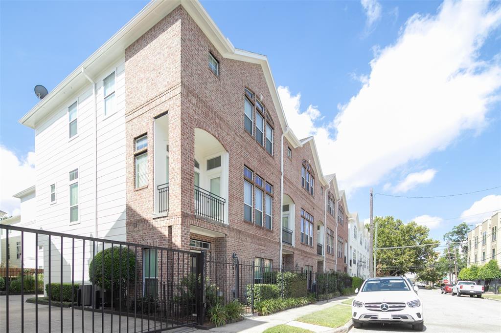 3919 Floyd St, Houston, TX 77007 Condo for Rent in Houston, TX