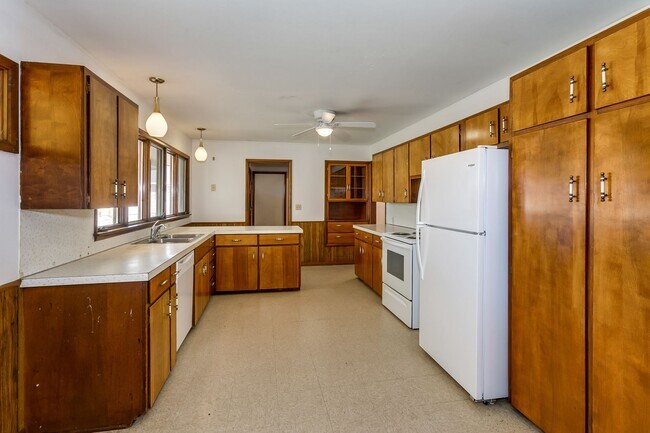 Building Photo - 4339 S Meridian Ave