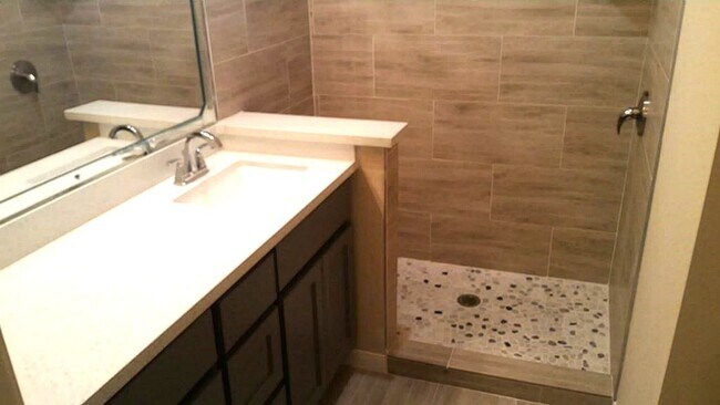 Foto del edificio - 2255 Braeswood Park Dr