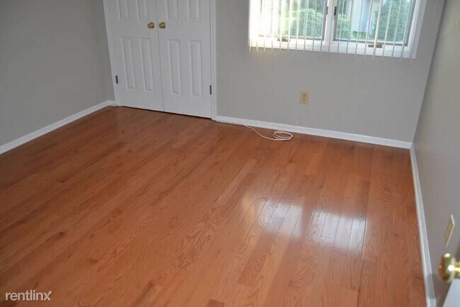 Building Photo - 2 br, 2.5 bath Townhome - 41 White Swan Way