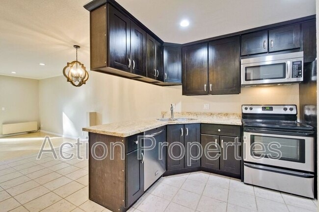 Building Photo - 3041 Kaiser Dr