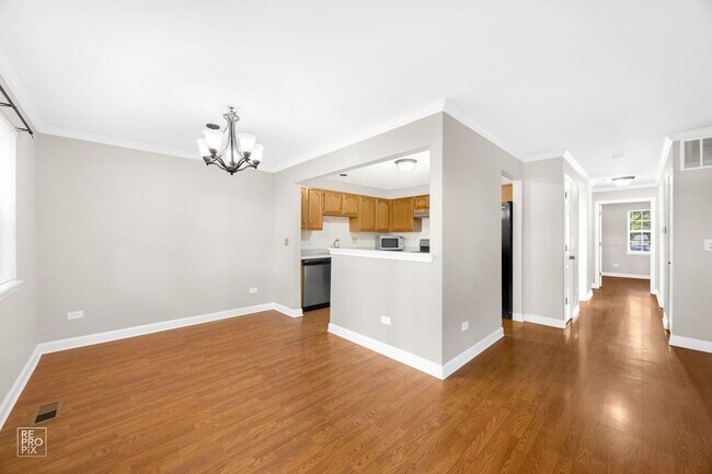 Foto del edificio - Schaumburg Two Bedroom  First Floor Condo ...