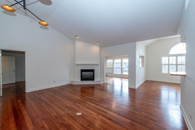 Building Photo - 240 Royal Oaks Dr